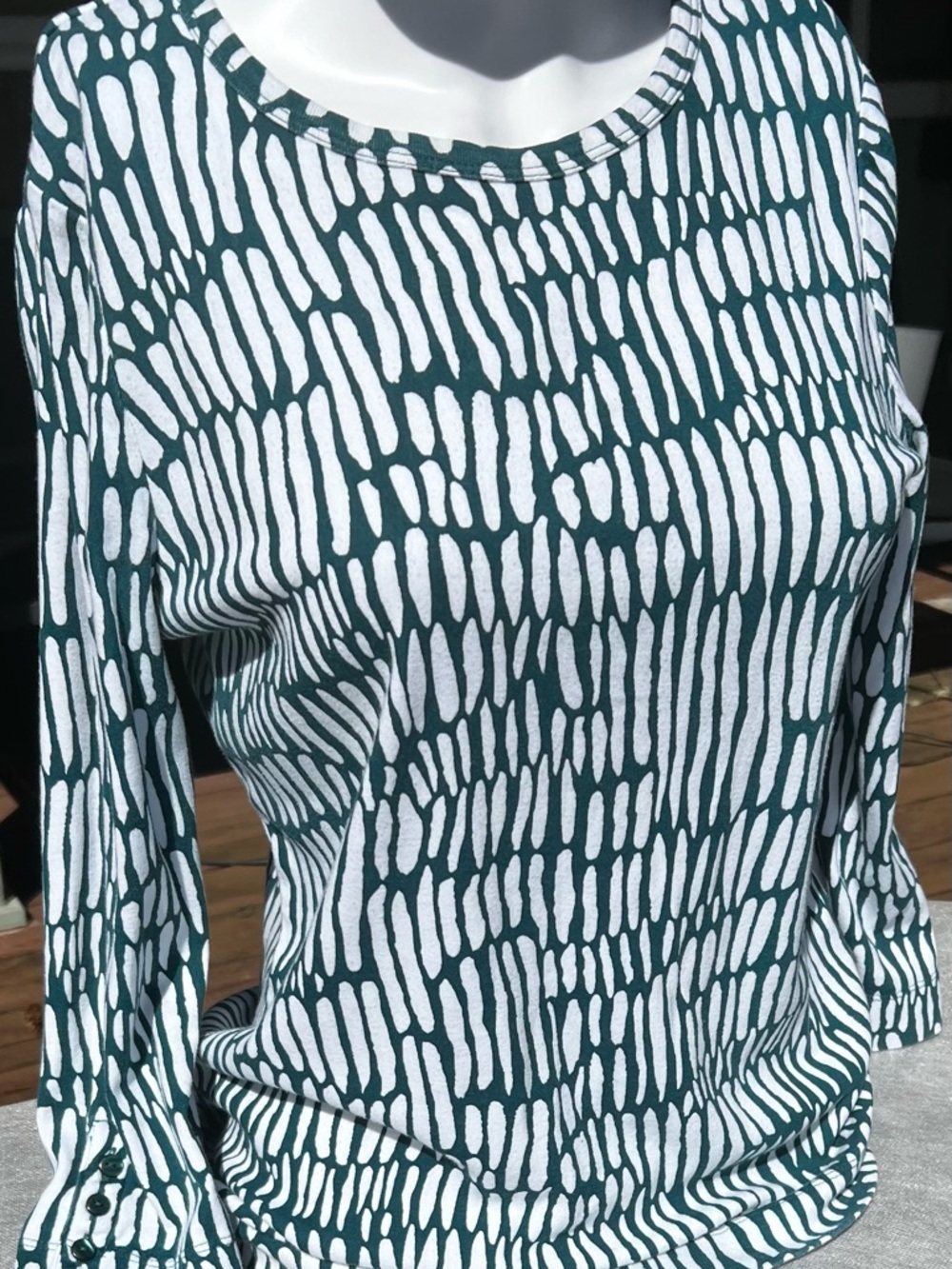 Chico's Teal and White Abstract Print Long-Sleeve Top. Size 1 (Chico Sizing).